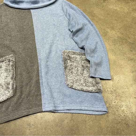 Trisha Tyler Geometric Abstract Pullover Turtleneck Sweater - Picture 2 of 8